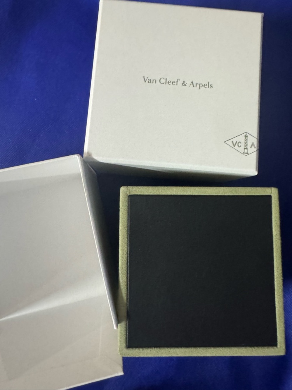 Van Cleef & Arpels 💯% Authentic luxury Green Velvety Jewelry or storage Box Set - Picture 11 of 12